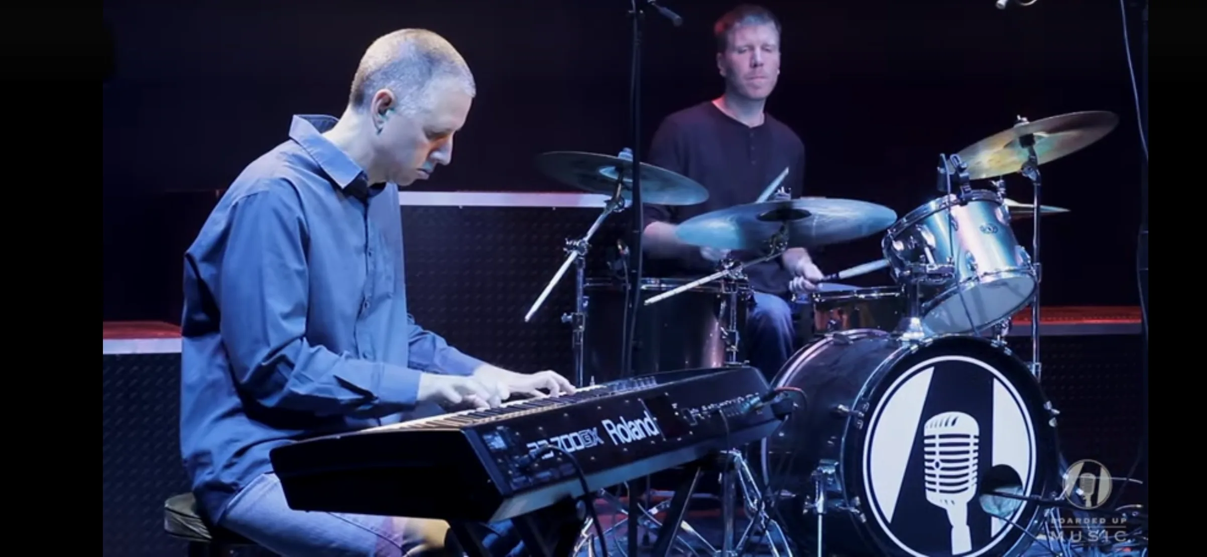 Lee performing with jazz trio Backyard Jazz